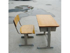 小学生课桌椅的一般材料是什么？